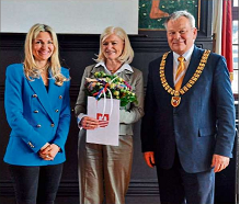 Goldene Ehrennadel für Maria Flohrschütz